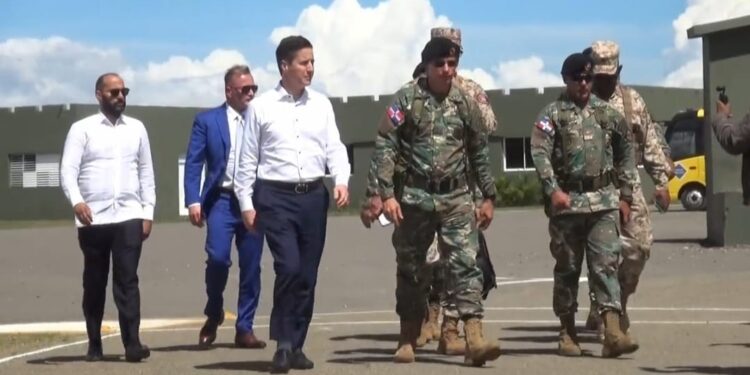 Senador Republicano de EEUU visita la frontera junto al comandante general de ejército Mayor general Jorge Iván Camino Pérez 