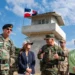 Ministro de Defensa y embajadora de EE. UU. recorren zona fronteriza de Dajabón