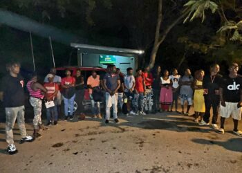 Tras persecución detienen vehículo con 23 indocumentados en Santiago Rodríguez
