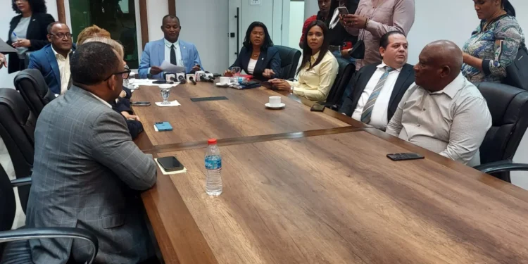 Por fin! Comisión de Trabajo CD aprueba informe de reforma laboral; no toca cesantía