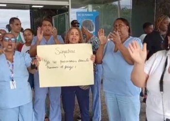 Enfermeras protestan en hospital de Puerto Plata exigiendo pago de incentivos por producción y facturación