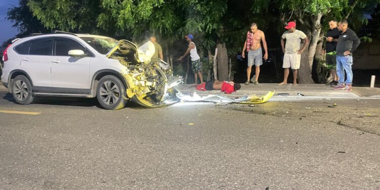 Miembro del ejército gravemente herido al chocar de frente motor contra una Yipeta en Cañongo Dajabón 