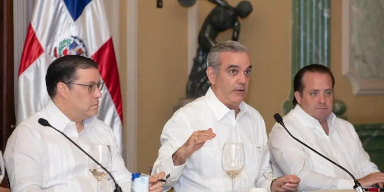 Abinader: no habrá aumentos en combustibles esta semana