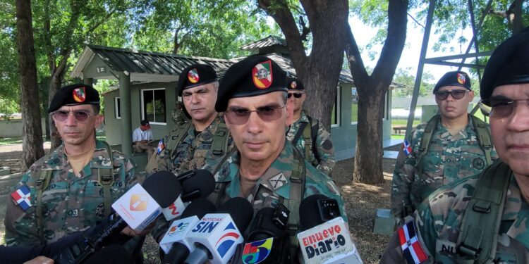 Comandante general del ERD Camino Pérez recorre frontera desde Independencia hasta Dajabón 
