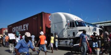 Un puerto seco es como un puerto marítimo… pero en tierra