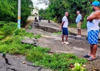 Ciudadanos advierten a Obras Públicas por hundimientos en vías de Puerto Plata