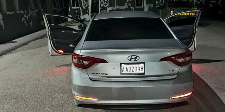 Tras persecución Ejército intercepta vehículo con haitianos indocumentados en San Juan de la Maguana