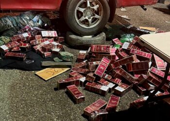 Ejército detiene hombre ocultaba 93,000 cigarrillos de contrabando en una camioneta en Valverde