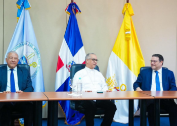 Comisión Gobierno explica al Episcopado su plan anticrisis