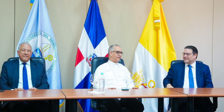 Comisión Gobierno explica al Episcopado su plan anticrisis