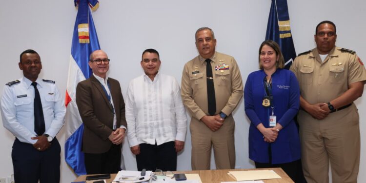 Migración y Servicio Nacional de Salud realizan reunión seguimiento medida protocolo hospitalario