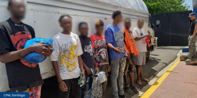 Ejecutan operativos de interdicción migratoria con amplio despliegue de agentes DGM, militar y policial en todo el territorio nacional