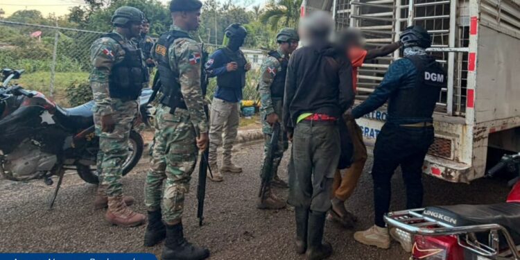 El miércoles 15 de abril operativos migratorios en todo el país dejan 983 detenidos y 868 deportados