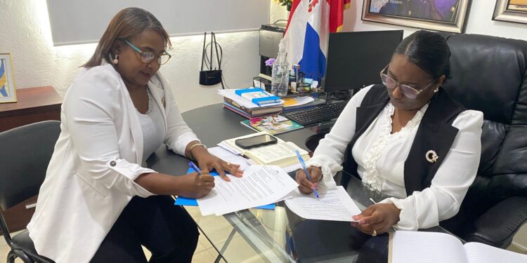 Directora provincial de Salud Pública en Dajabón y directora del Distrito 13-05 de Loma de Cabrera firman acuerdo interinstitucional