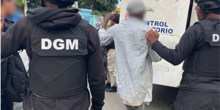 Este jueves DGM deporta 1,239 y detiene 1,197 indocumentados, Fuerzas Armadas y Policía entregan 468