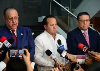 Gobierno dominicano convoca a líderes políticos para buscar acuerdo ante crisis global