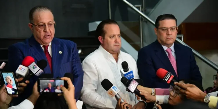 Gobierno dominicano convoca a líderes políticos para buscar acuerdo ante crisis global