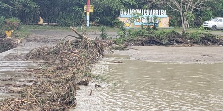 Varias comunidades de Puerto Plata siguen aisladas por inundaciones y crecidas de ríos