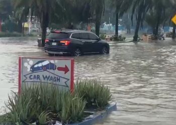 Torrenciales lluvias inundaron centro de la ciudad de Villa Vásquez 