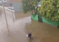 Torrenciales lluvias inundaron centro de la ciudad de Villa Vásquez 