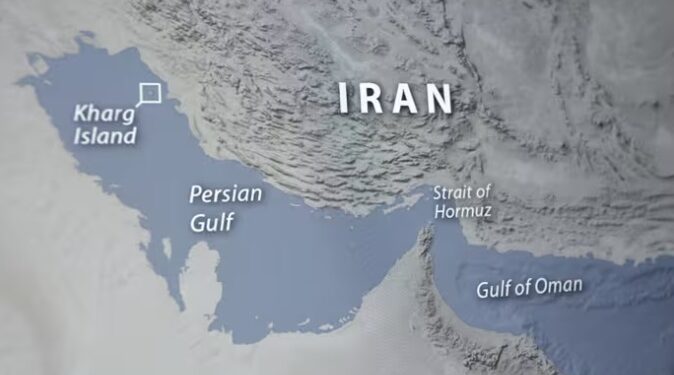 EU ataca la isla de Jark a horas del ultimátum de Trump a Irán