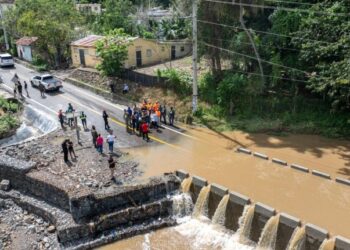 Envían equipos pesados a zonas del Este afectadas por las lluvias