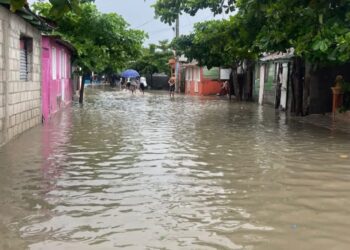 Lluvias aíslan 23 comunidades y 880 personas son desplazadas