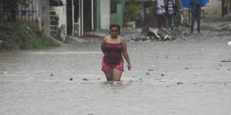 Lluvias dañaron 10 acueductos; hay doce provincias en alerta