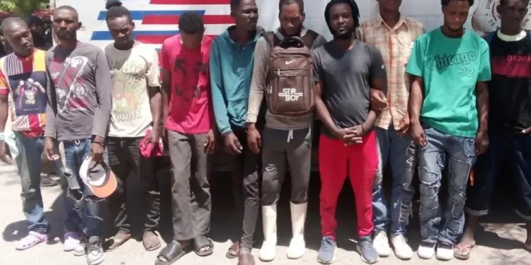 Migración detiene 132 indocumentados de 829 y deporta 842 hacia Haití
