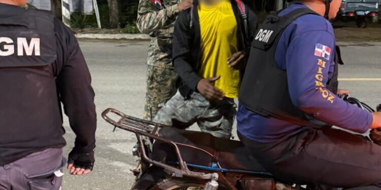 Acciones de interdicción por Migración alcanzan los 926 extranjeros deportados este lunes 