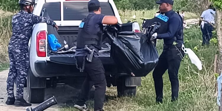 DICRIN investiga hallazgo de mujer asesinada a balazos en Dajabón