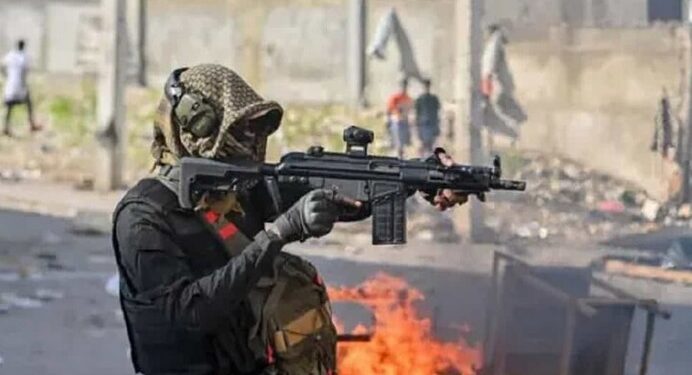 Policía y bandas se enfrentan a tiros en Haití en zona masacre