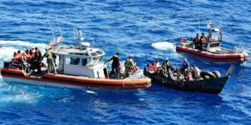 Repatrian a RD a 21 migrantes detenidos en aguas de Puerto Rico