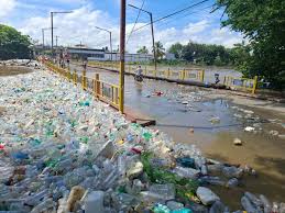 Basuras y turbulencias del río Yaque del Norte amenazan con colapsar puente de Castañuelas