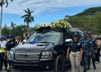 Sepultan en Villa Isabela oficial policial asesinado por delincuentes en SD