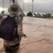 Valientes soldados del ERD se mantienen vigilando la frontera en medio de desbordamiento del río Masacre en Dajabón
