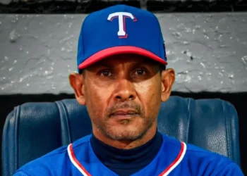 Fernando Tatis Sr. dirigirá a Tiburones en Venezuela