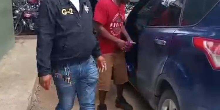 Ejército detiene conductor reincidente con indocumentados y ocupa documentos falsos en Valverde