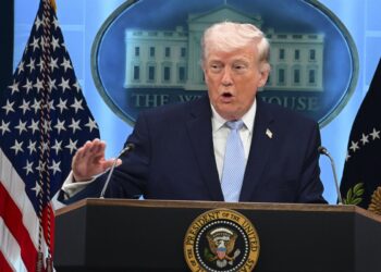 Trump asegura que EU tiene «totalmente sellado» Ormuz