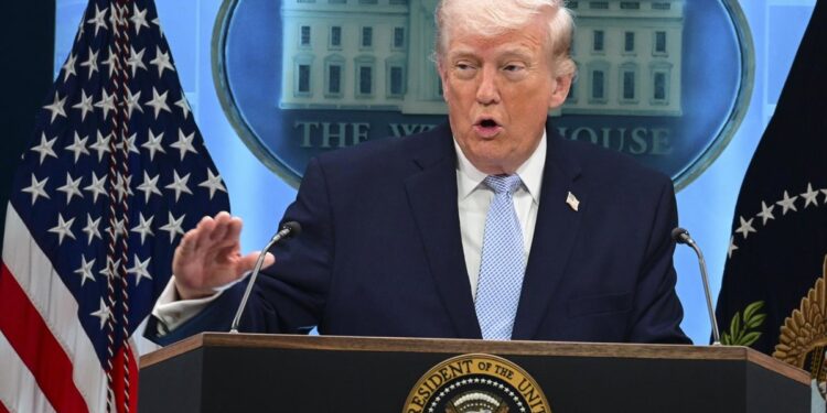 Trump asegura que EU tiene «totalmente sellado» Ormuz