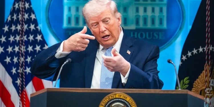 Trump amenaza con atacar a Irán con armas jamás utilizadas