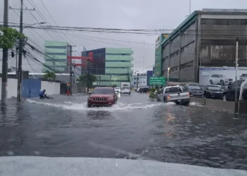 Vaguada continúa provocando fuertes aguaceros en varias provincias del país