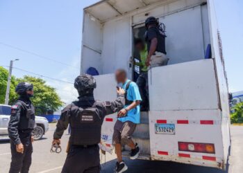 DGM deporta más de mil extranjeros en condición migratoria irregular durante operativos y controles fronterizos