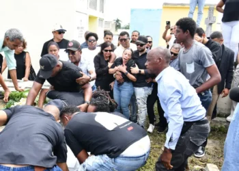 Sepultan restos de Esmeralda Moronta, la joven asesinada por expareja en Alma Rosa