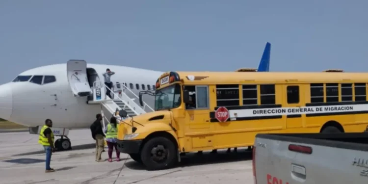 Primeras deportaciones bajo acuerdo RD-EE.UU. estarían en curso