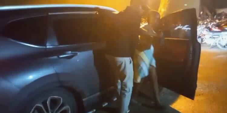 Ejército detiene a 23 indocumentados tras abandono de jeepeta en Valverde