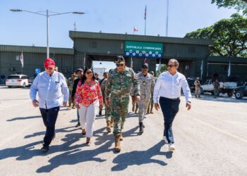 Lee Ballester supervisa controles migratorios en la frontera domínico-haitiana