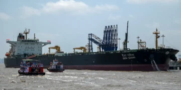 Petróleo vuelve a bajar en mercado que apuesta a desbloqueo del estrecho de Ormuz