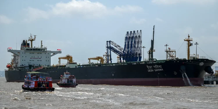 Petróleo vuelve a bajar en mercado que apuesta a desbloqueo del estrecho de Ormuz