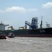 Petróleo vuelve a bajar en mercado que apuesta a desbloqueo del estrecho de Ormuz